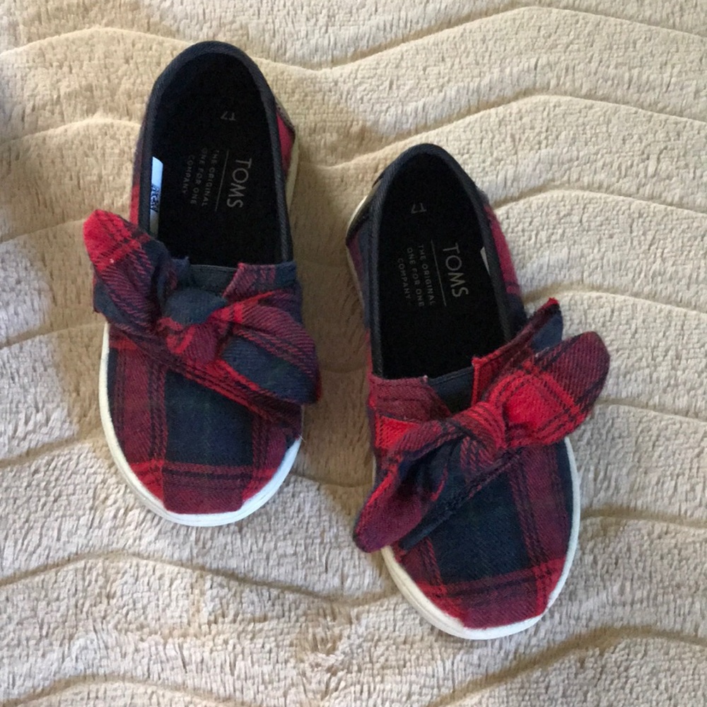 Toms Kids Plaid Bow Sneakers in Red and Navy